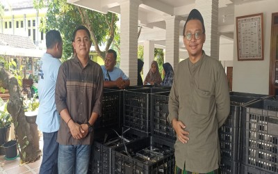 Pimpinan Pesantren Terima Paket Perdana Makan Bergizi Gratis (MBG)
